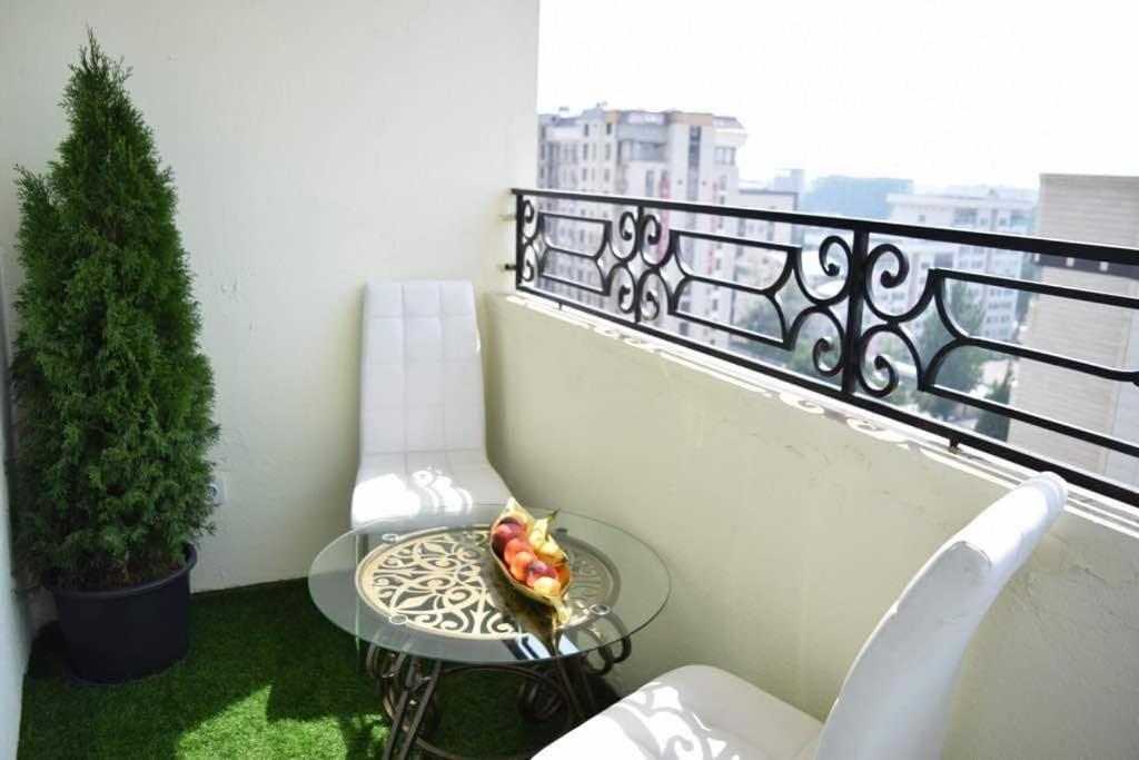 Sunny Apartment With Mountain View Бишкек Экстерьер фото