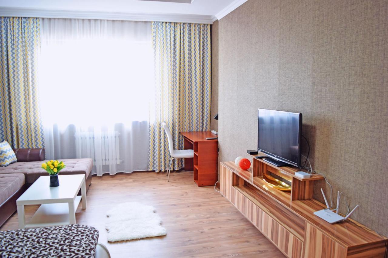 Sunny Apartment With Mountain View Бишкек Экстерьер фото