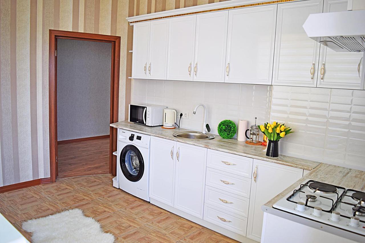 Sunny Apartment With Mountain View Бишкек Экстерьер фото