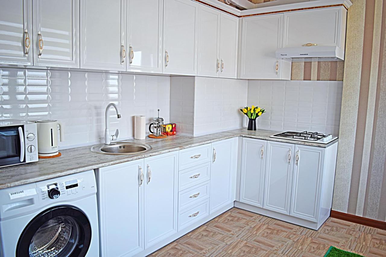 Sunny Apartment With Mountain View Бишкек Экстерьер фото